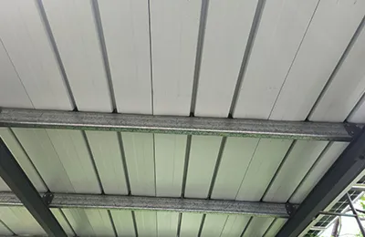 Láminas para techo con fijación oculta para sistema BIPV