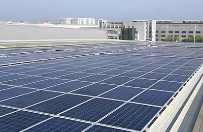 Panel metálico para techo preparado para sistema solar